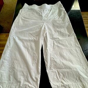 White cotton Cropped Pants with comfortable waistband.